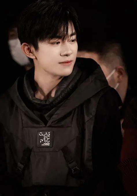 娱乐圈吃瓜爆料易烊千玺,娱乐圈风云再起,揭秘明星背后的故事 第1张 娱乐圈吃瓜爆料易烊千玺,娱乐圈风云再起,揭秘明星背后的故事 第1张